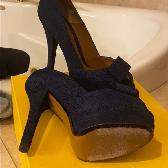 Shoes - Picture 2 of 5